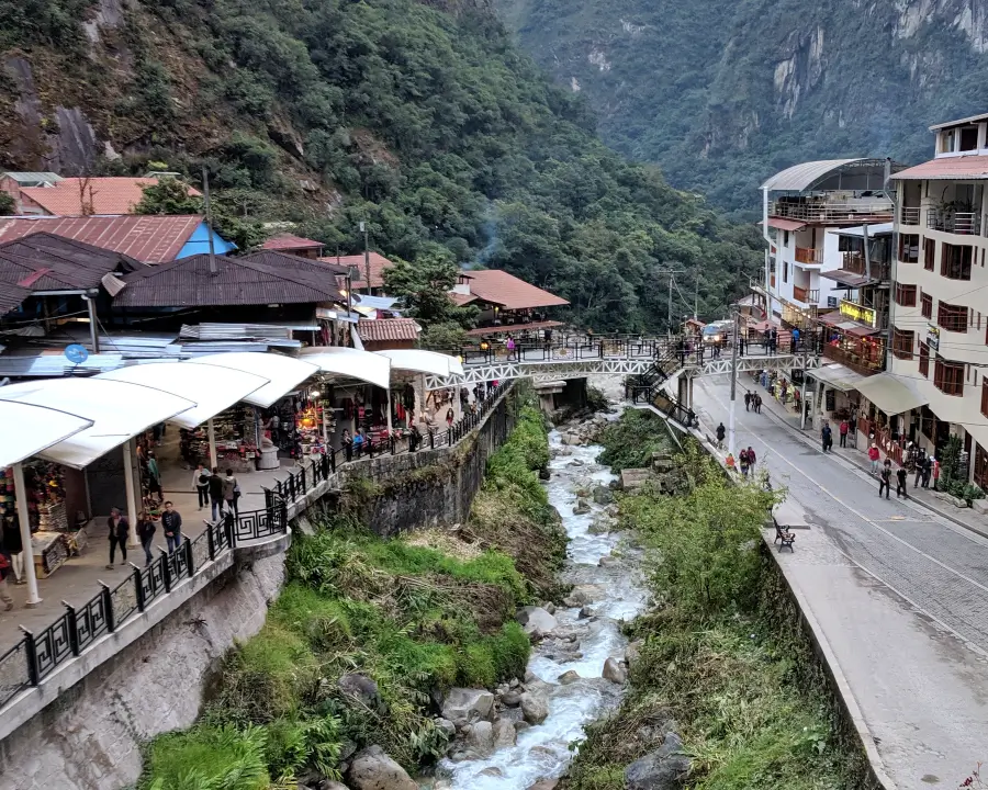 donde alojarse en aguas calientes