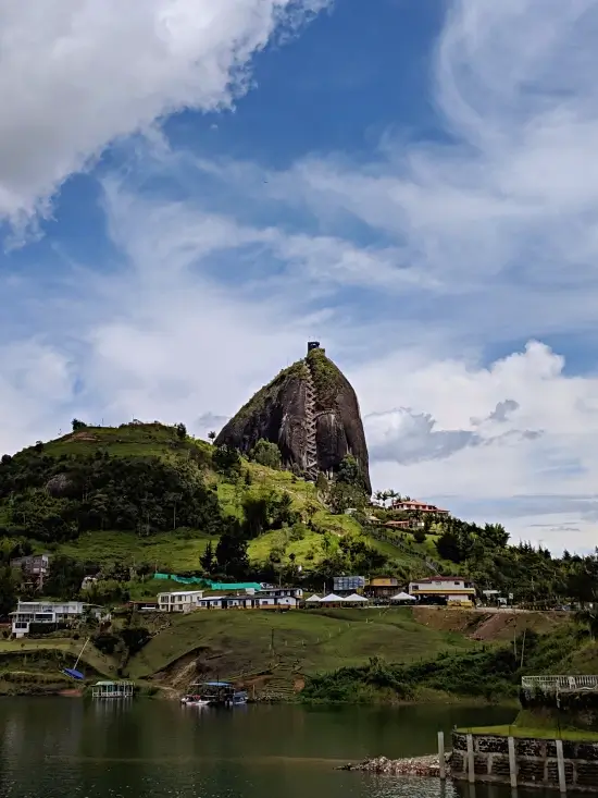 guatape piedra del peñol