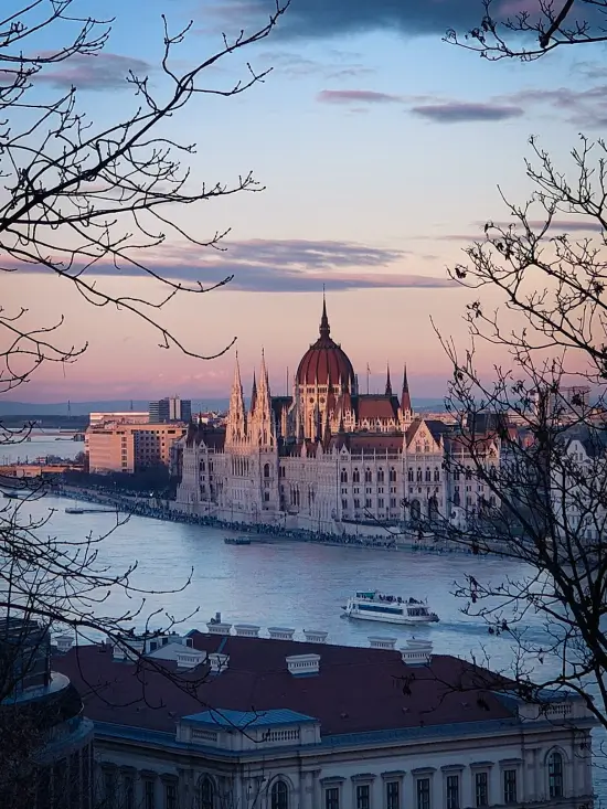 Barco por el Danubio en Budapest