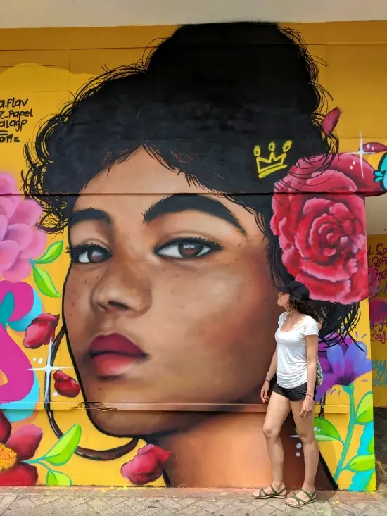 es seguro viajar por colombia murales cali