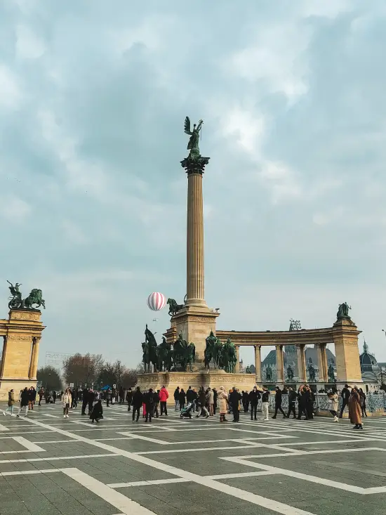 plaza de los heroes de Budapest