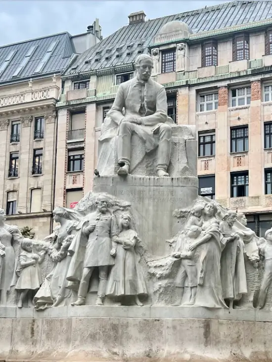 plaza Vorosmarty budapest en 4 dias
