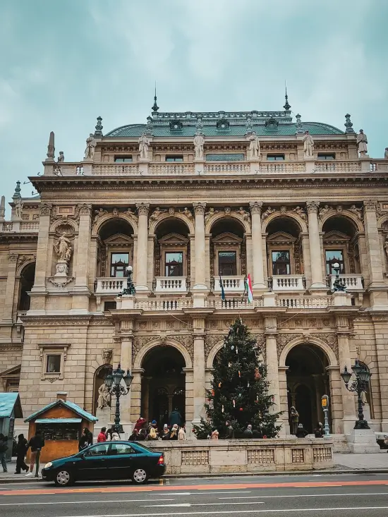 que ver en budapest opera