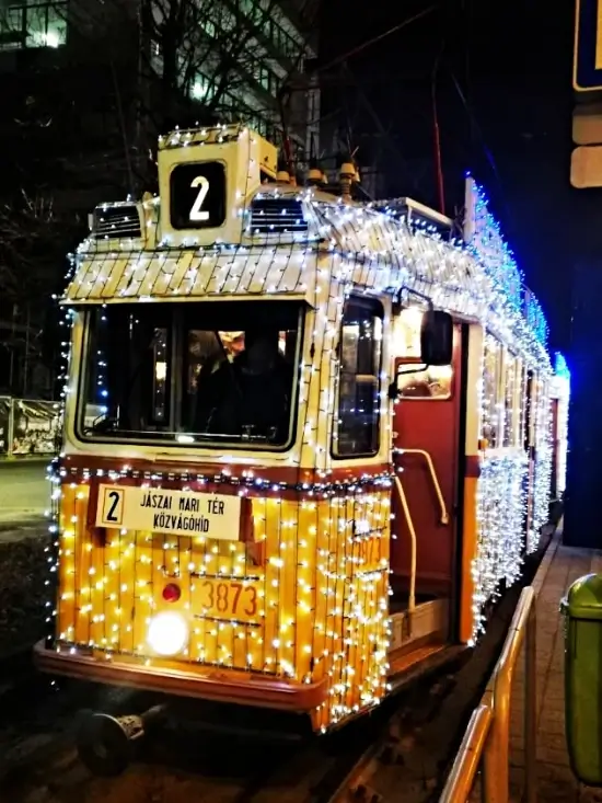 tranvia luces hungria