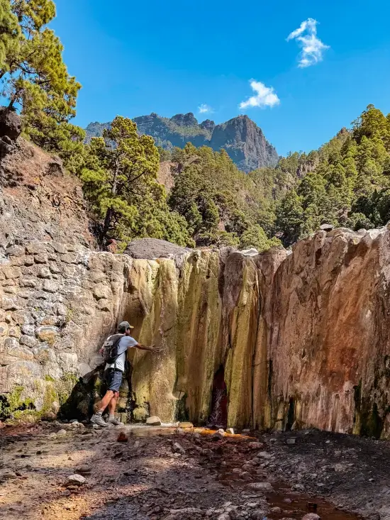 caldera de taburiente la palma cascada de colores