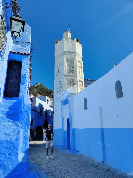 mezquita blanca que ver en chefchaouen