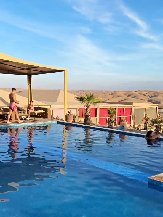 piscina campamento marruecos