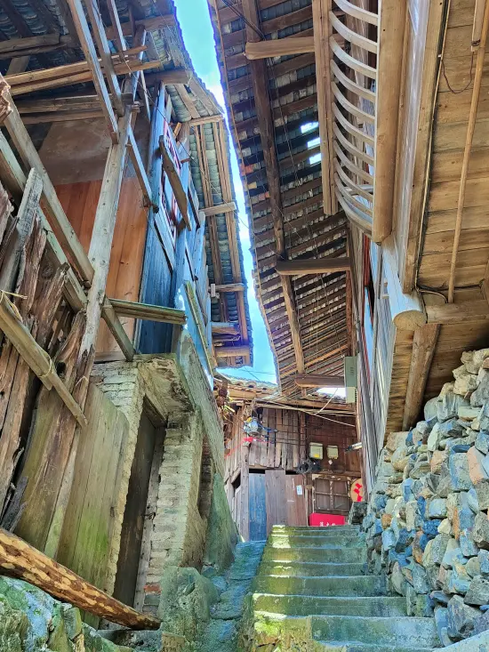 calles aldea miao guizhou china