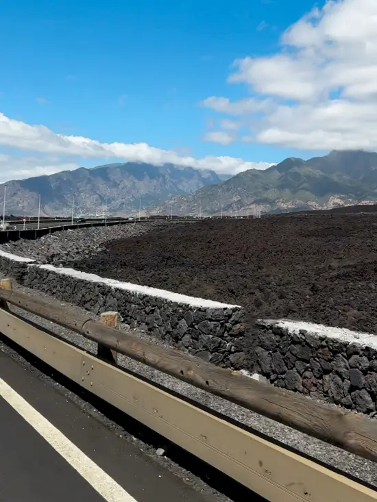 Colada de lava desde la carretera La Palma