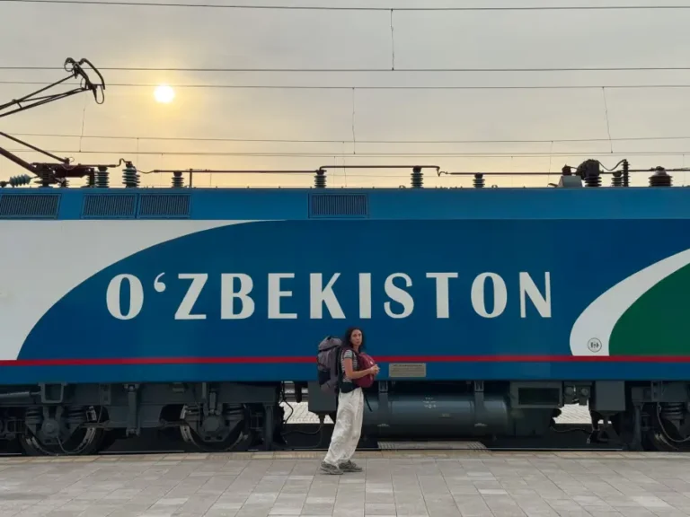 viajar en tren en uzbekistan