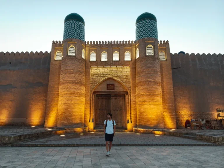es seguro viajar a Uzbekistan por libre