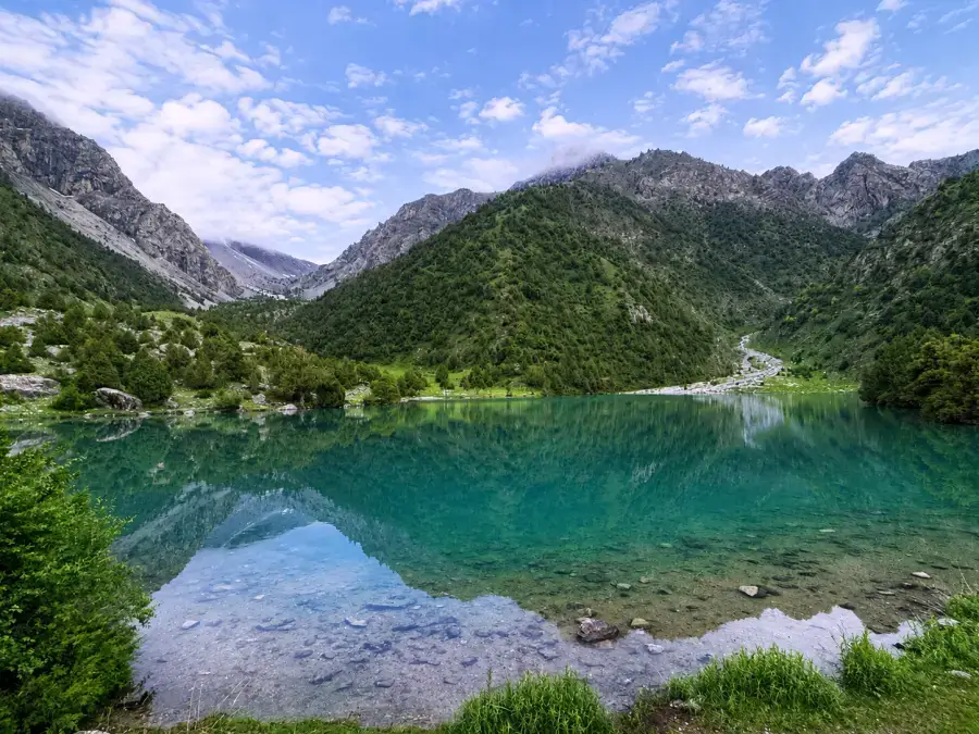 lago chuqurak fann mountains