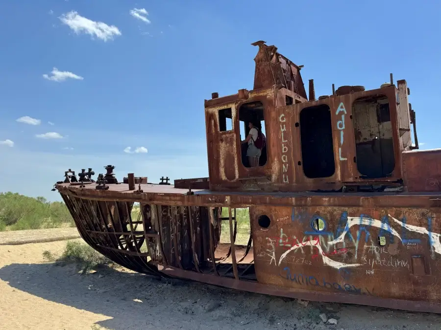 mar de aral cementerio de barcos moynaq